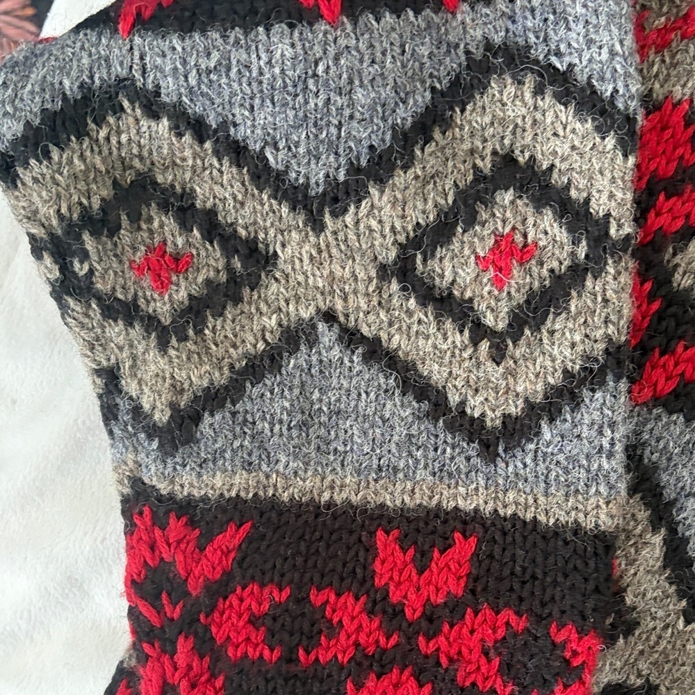 Don Thomas Sporthaus Men's Turtleneck Sweater in Gray and Red Pattern - Picture 4 of 6